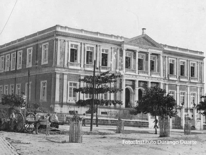 Os anos de formação · 1933-1938